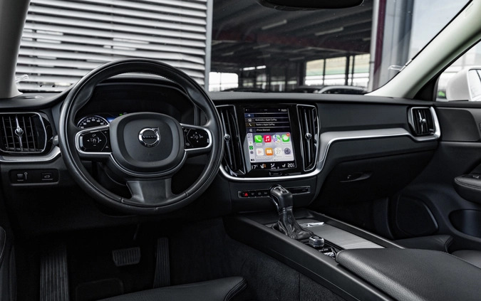 Volvo V60 cena 106900 przebieg: 162600, rok produkcji 2019 z Bobowa małe 781